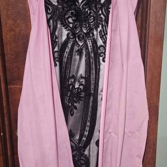 Elegant Black Lace Evening Gown - Picture 4 of 4